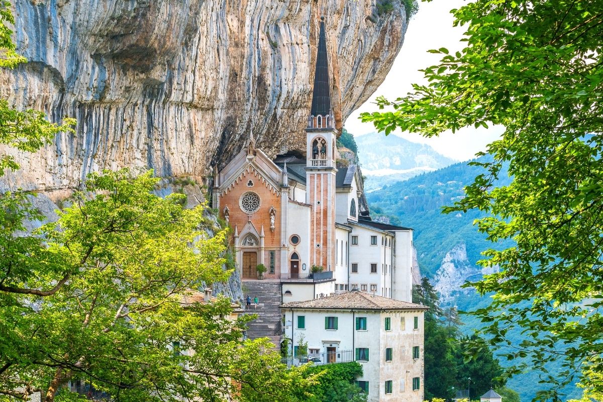 MADONNA DELLA CORONA